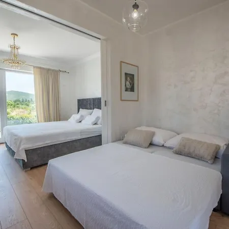 דירה Tiny In Peaceful Part Of *