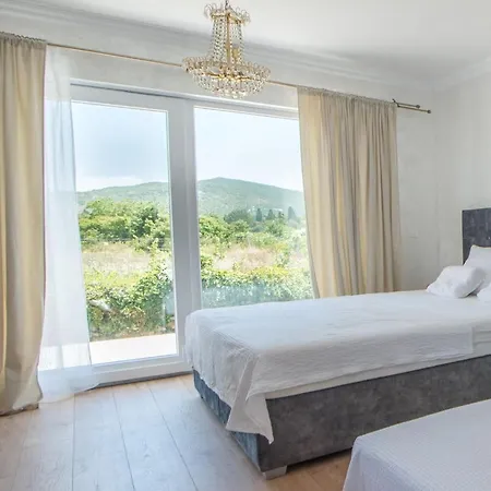 Tiny In Peaceful Part Of アパート *