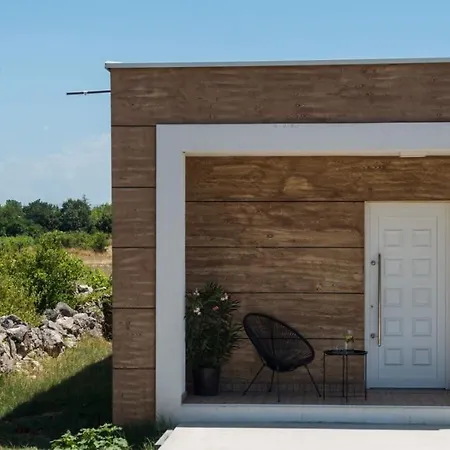 Tiny In Peaceful Part Of דירה *