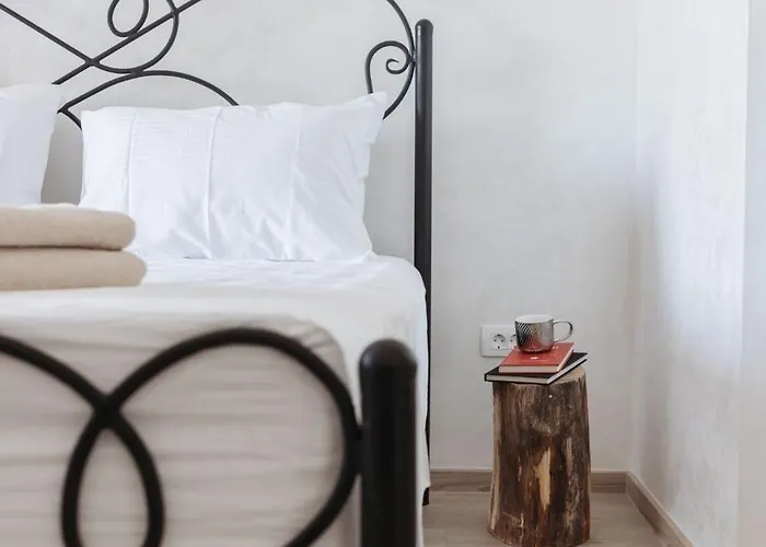 Tiny In Peaceful Part Of 公寓 *