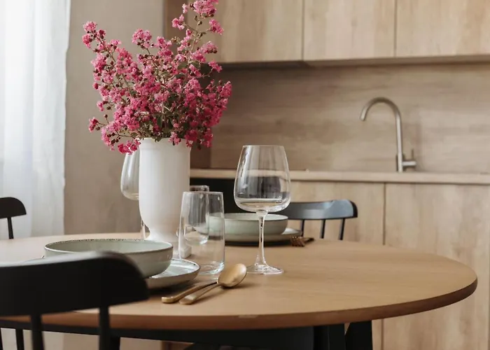 公寓 Tiny In Peaceful Part Of *